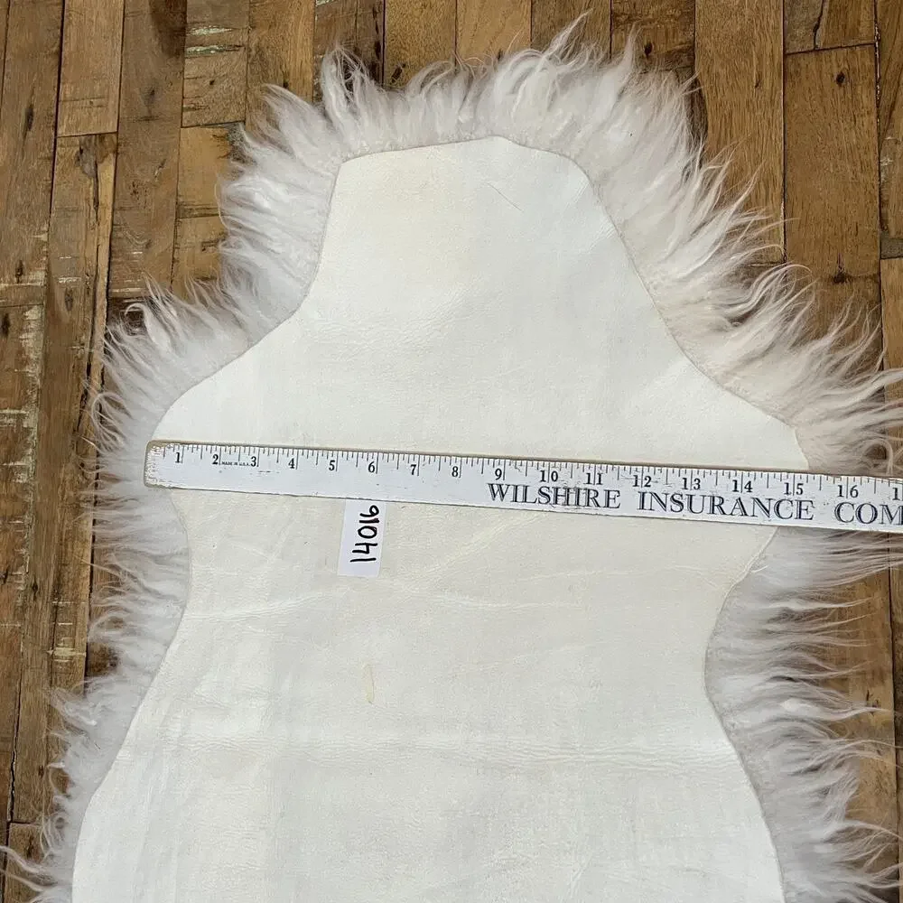 IKEA RENS Off White Sheepskin Small Area Rug 27''x15''